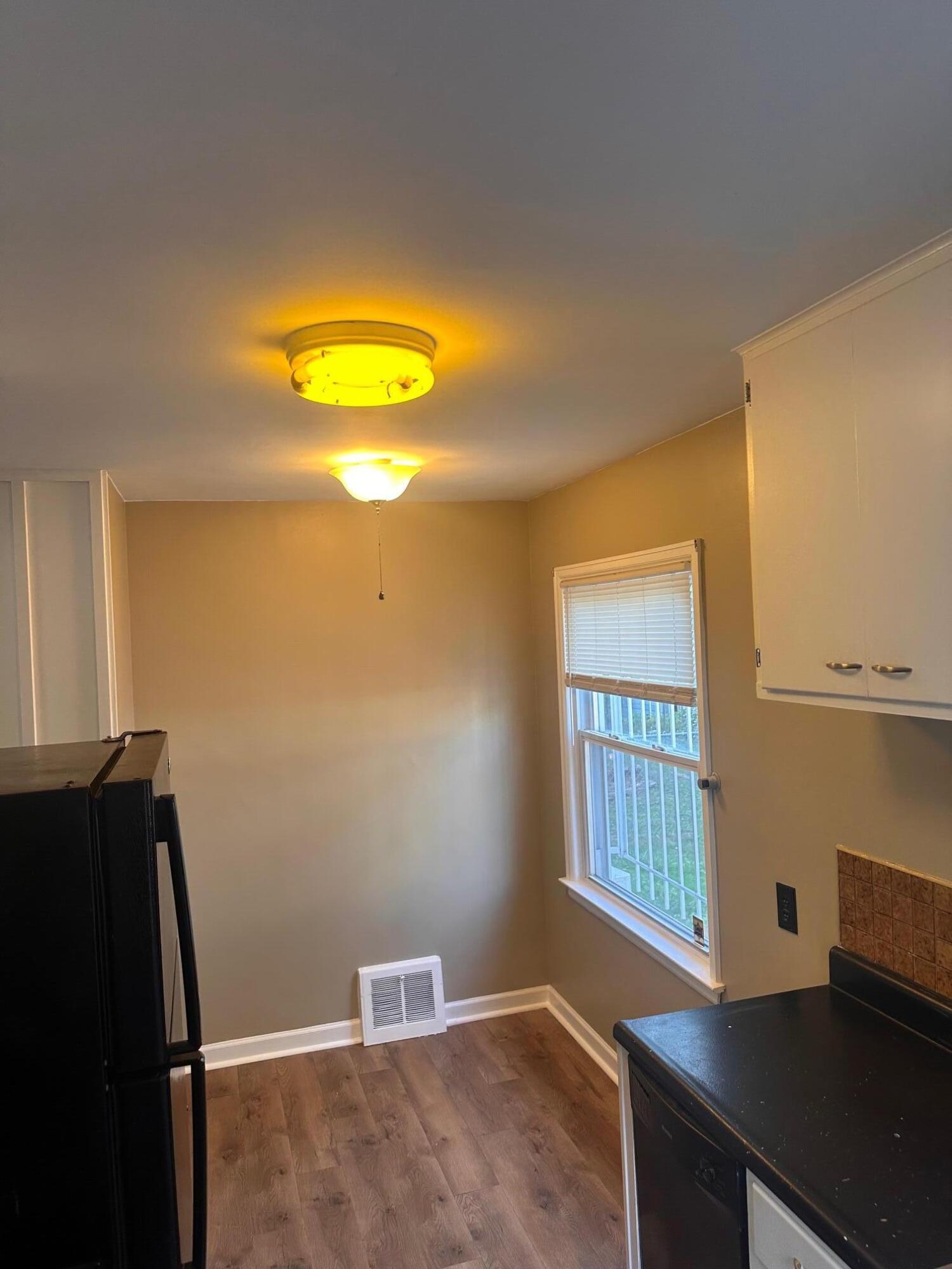 616 Pettibone Avenue Flint, MI 48507 - Photo 12 of 17 Eat In Kitchen area