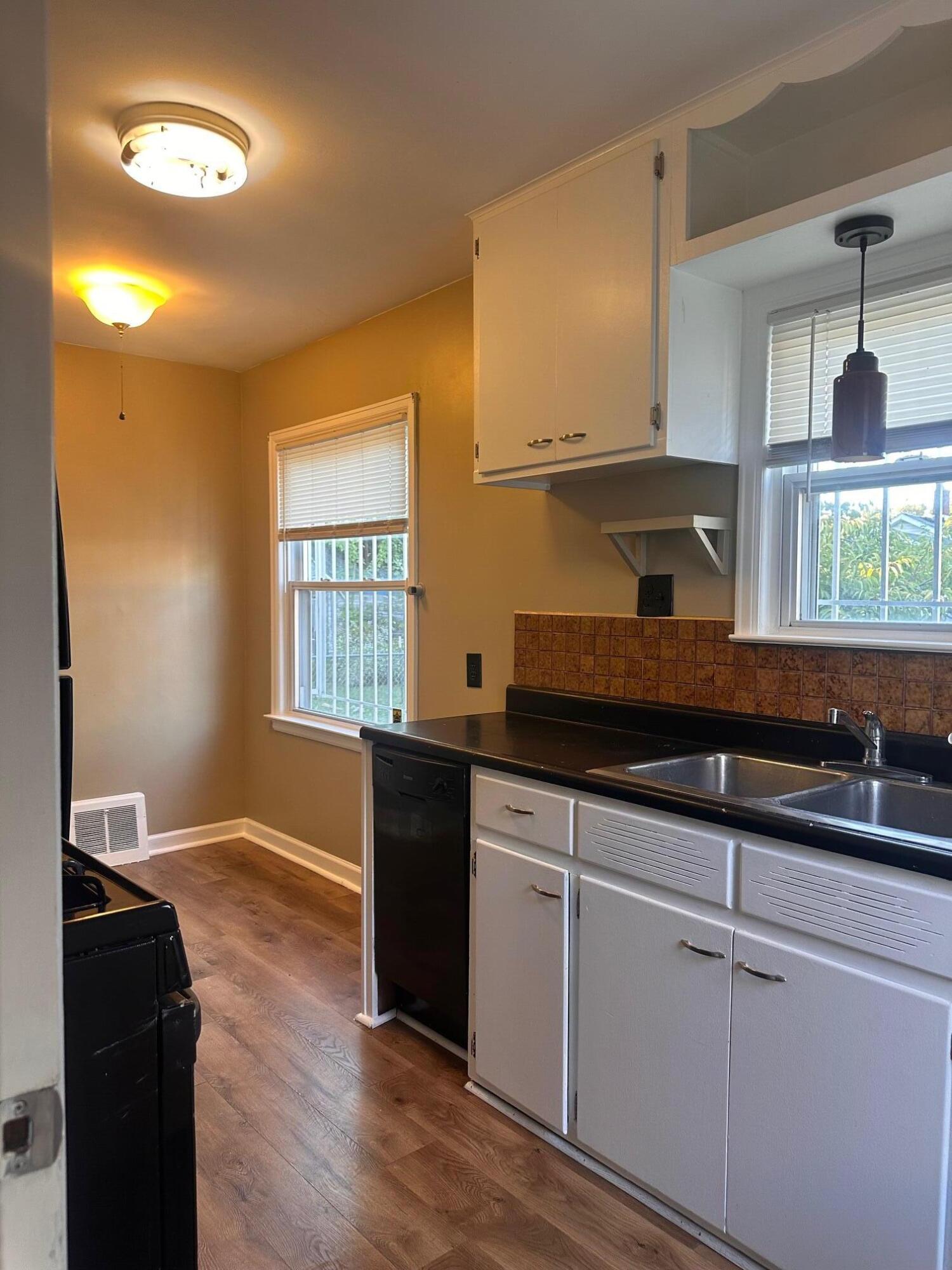 616 Pettibone Avenue Flint, MI 48507 - Photo 14 of 17 Kitchen 1