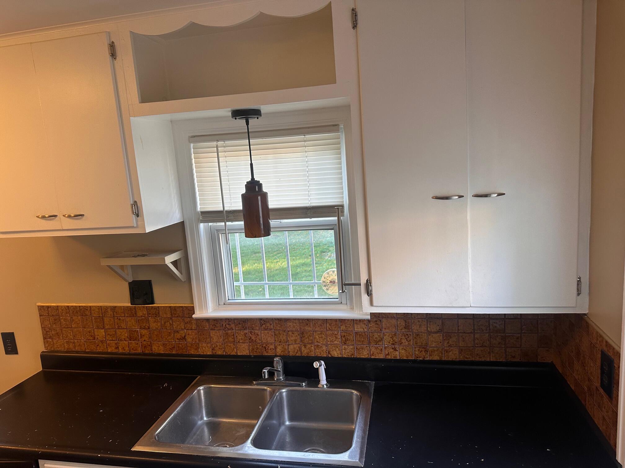 616 Pettibone Avenue Flint, MI 48507 - Photo 15 of 17 Kitchen 2