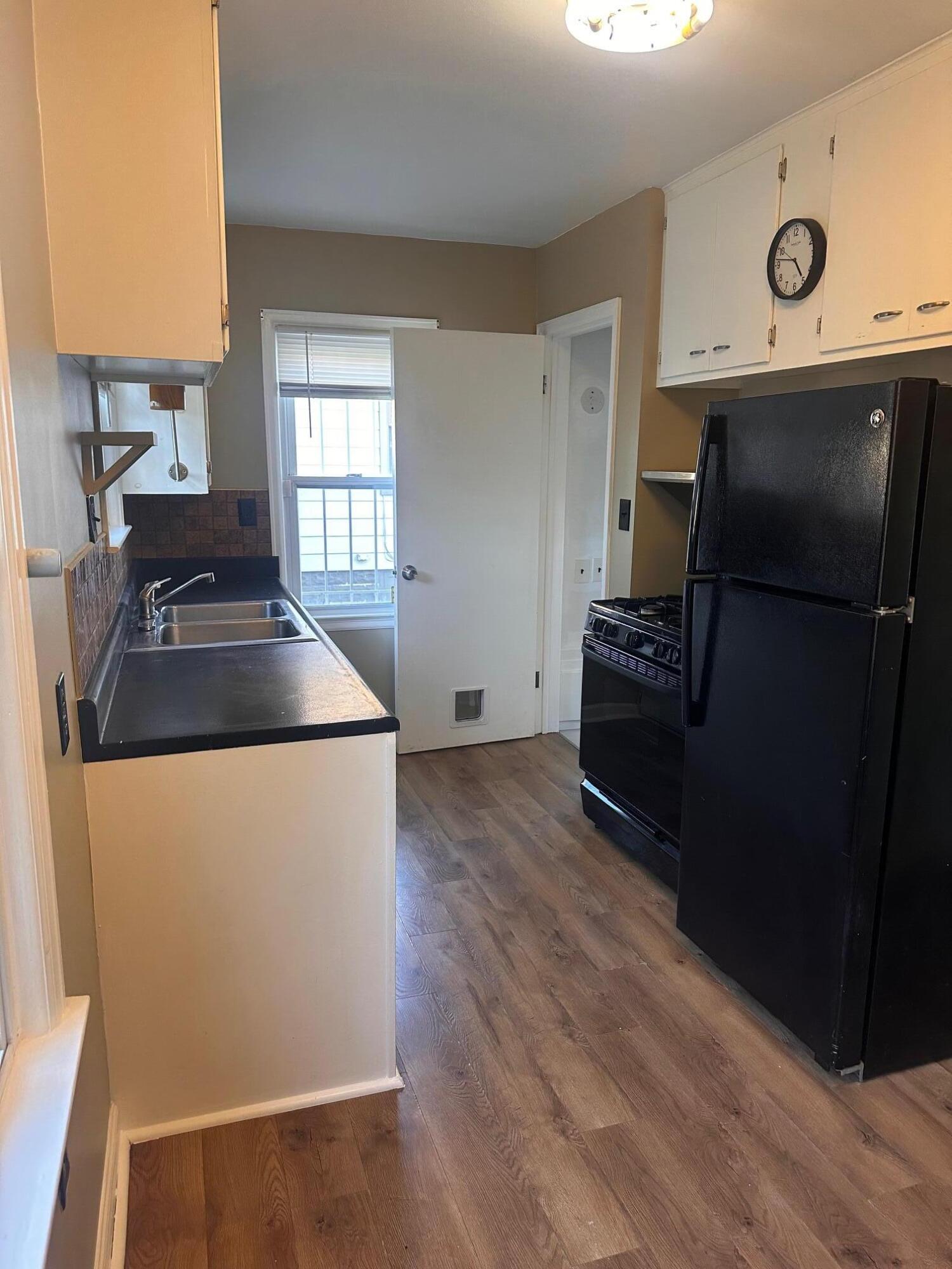 616 Pettibone Avenue Flint, MI 48507 - Photo 16 of 17 Kitchen 3