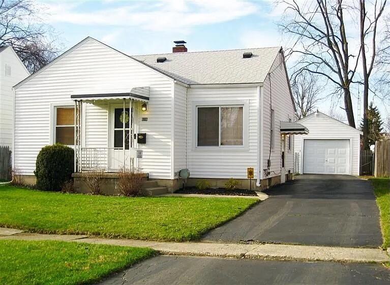 616 Pettibone Avenue Flint, MI 48507 - Photo 3 of 17 IMG_7569