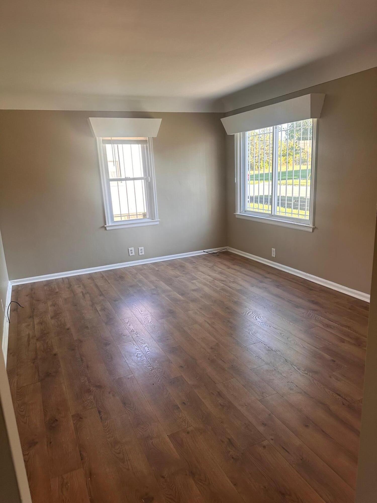 616 Pettibone Avenue Flint, MI 48507 - Photo 9 of 17 Living Room