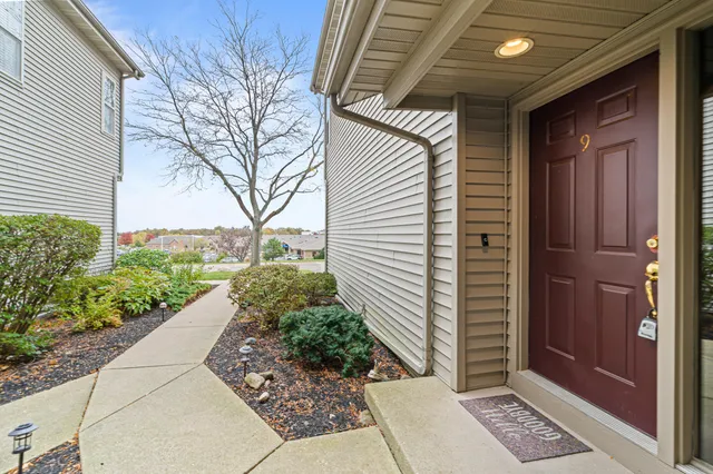 $299,999 | 500 Edwards Boulevard, Unit 9, Lake Geneva, WI 53147