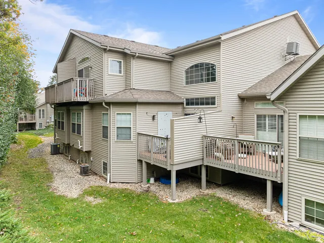 $299,999 | 500 Edwards Boulevard, Unit 9, Lake Geneva, WI 53147