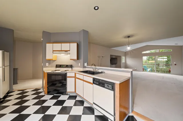 $299,999 | 500 Edwards Boulevard, Unit 9, Lake Geneva, WI 53147