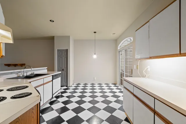 $299,999 | 500 Edwards Boulevard, Unit 9, Lake Geneva, WI 53147