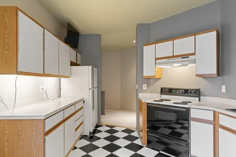 $299,999 | 500 Edwards Boulevard, Unit 9, Lake Geneva, WI 53147