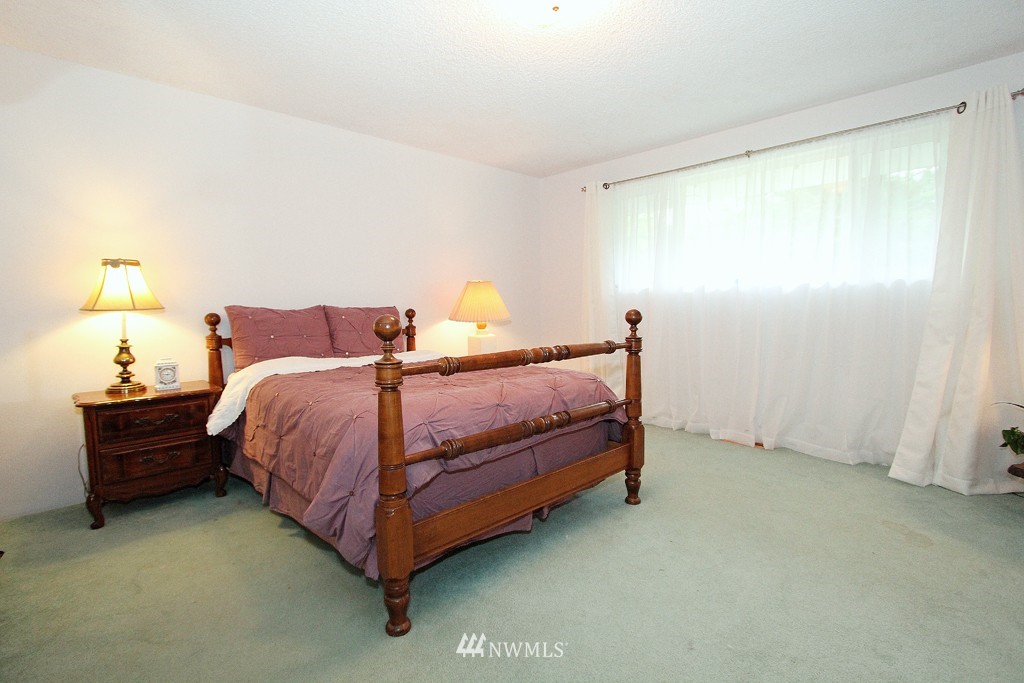 18916 Southeast May Valley Road Issaquah, WA 98027 - Photo 14 of 19