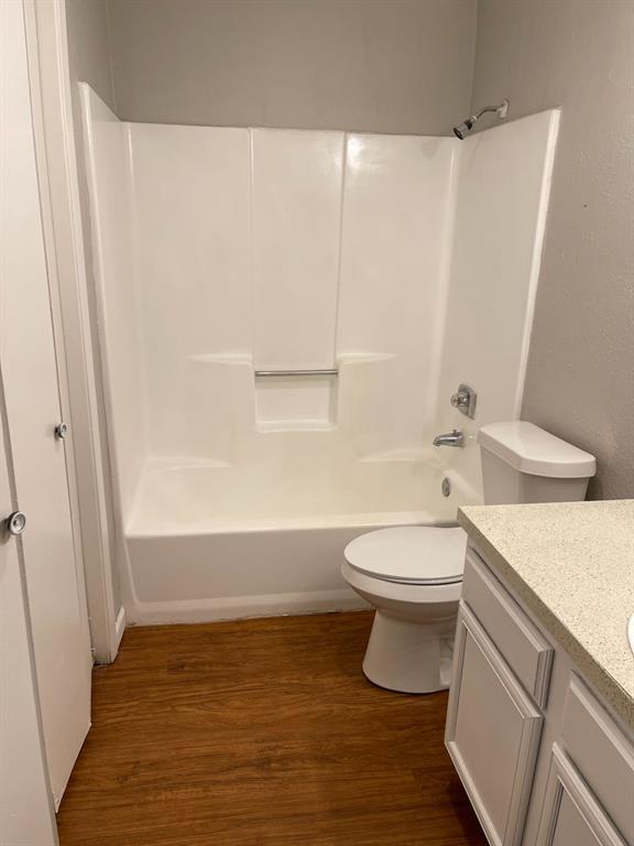 9696 Walnut Street, Unit 1206 Dallas, TX 75243 - Photo 12 of 13 a bathroom with a toilet a sink and bathtub