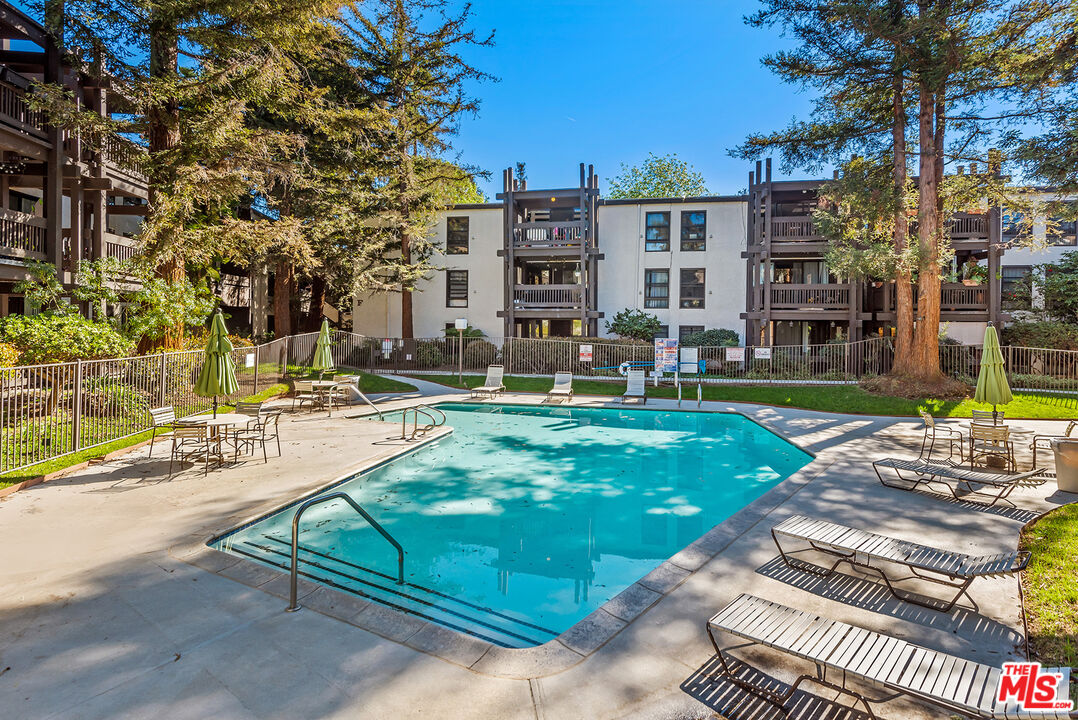 7742 Redlands Street, Unit D2040 Playa del Rey, CA 90293 - Photo 23 of 35