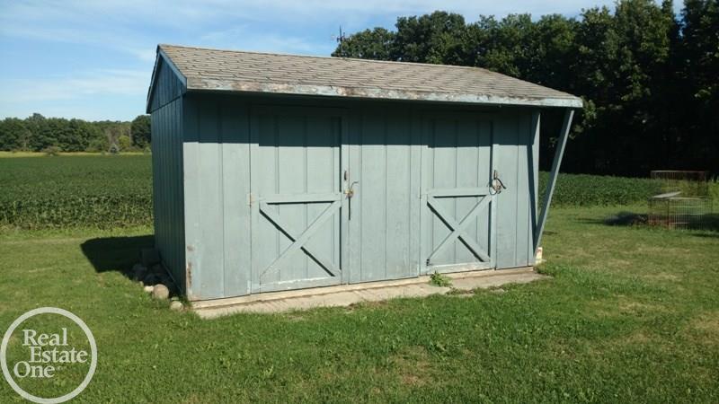 8621 Wildcat Road Jeddo, MI 48032 - Photo 6 of 29 31301112-5.JPG