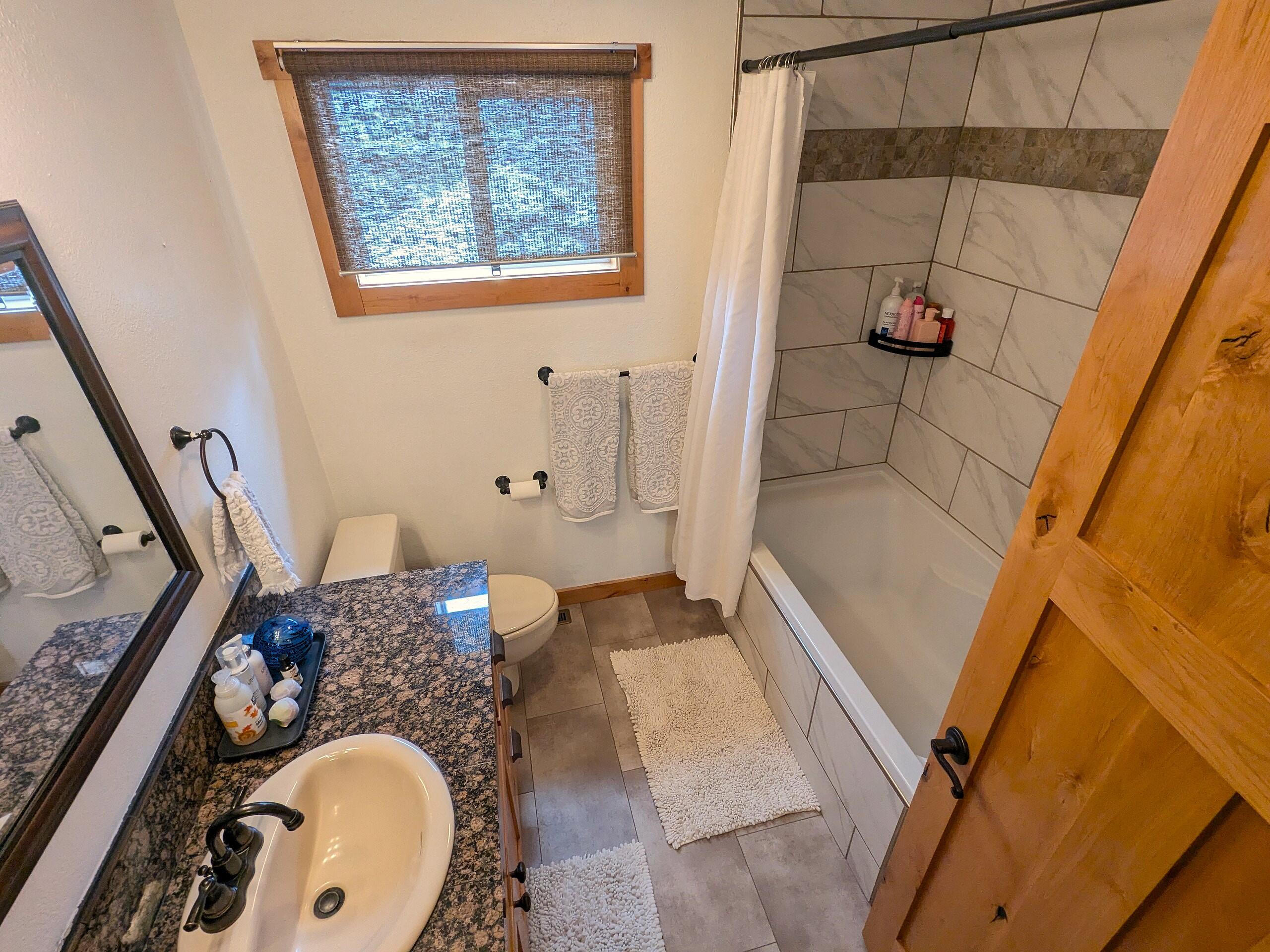 340 North Rope Place Sisters, OR 97759 - Photo 22 of 24 Upstairs Bath 2