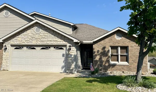 $289,900 | 225 Pinehurst Drive, Dover, OH 44622