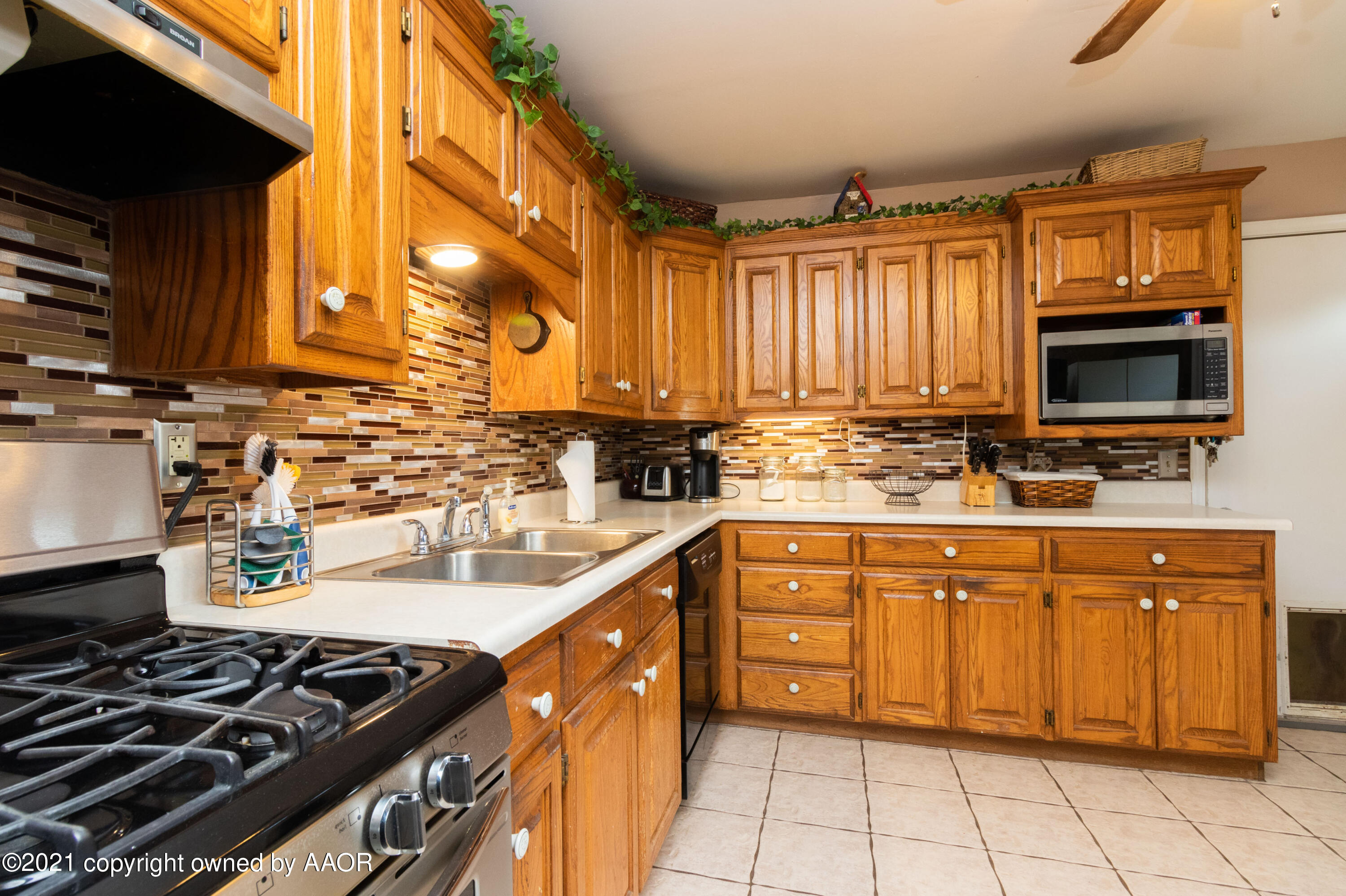 4600 Parker Street Amarillo, TX 79110 - Photo 11 of 28 a kitchen with stainless steel appliances a stove sink and microwave