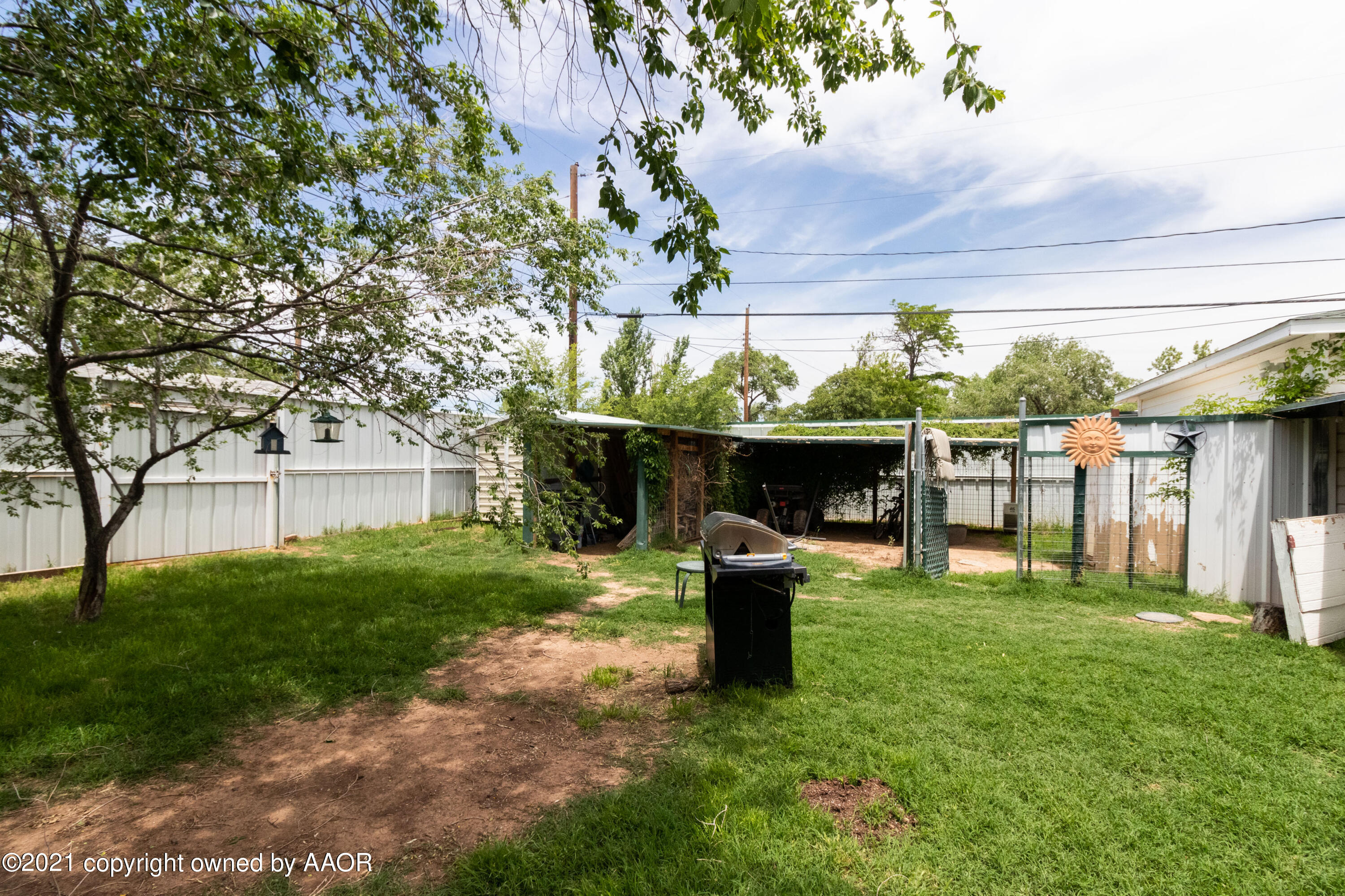 4600 Parker Street Amarillo, TX 79110 - Photo 26 of 28 a backyard of a house with table and chairs