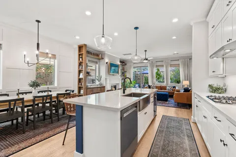 $845,000 | 1240 West Bell Street, Houston, TX 77019
