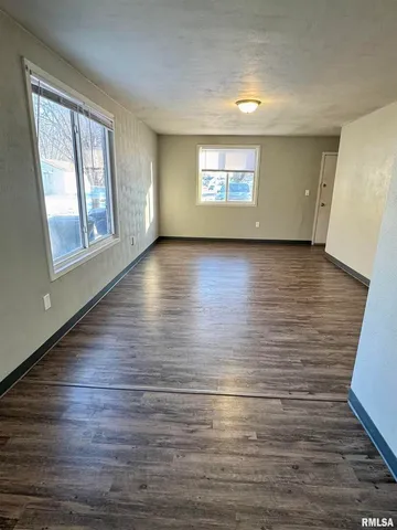 $1,100 | 902 39th St Court, Moline, IL 61265