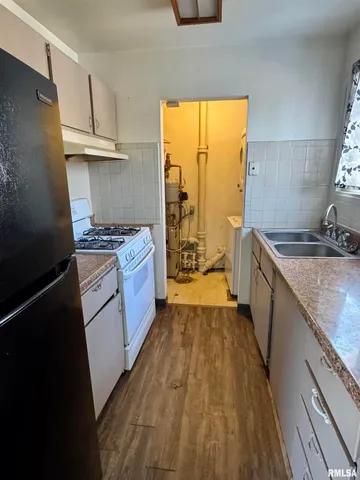 $1,100 | 902 39th St Court, Moline, IL 61265