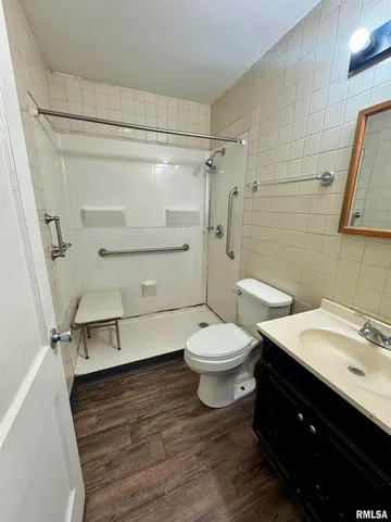 $1,100 | 902 39th St Court, Moline, IL 61265