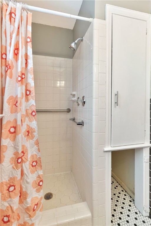 2400 Lane Avenue Anderson, SC 29621 - Photo 19 of 32 Primary Shower and deep Cabinet