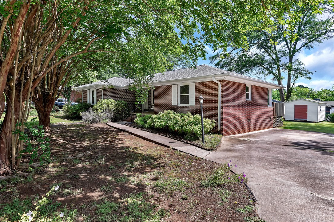 2400 Lane Avenue Anderson, SC 29621 - Photo 4 of 32 Gallery Image 4