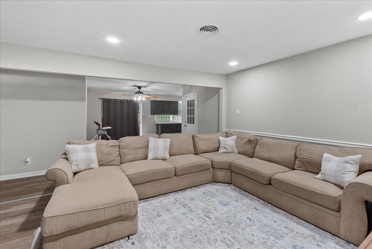 2402 Hodges Street Baytown, TX 77521 - Photo 8 of 37