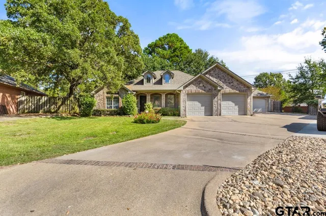 a view of house with yard