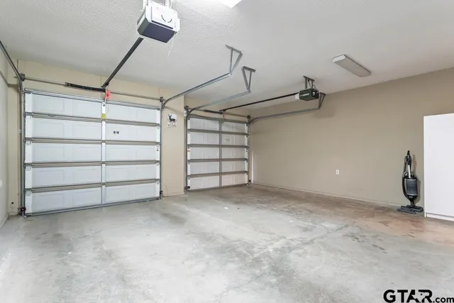 a view of a livingroom with furniture and a ceiling fan