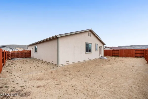 a view of a house with backyard