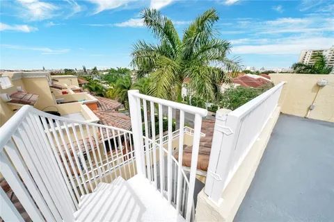 $999,000 | 903 Northeast 17th Way, Unit 104, Fort Lauderdale, FL 33304