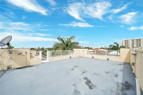 $999,000 | 903 Northeast 17th Way, Unit 104, Fort Lauderdale, FL 33304