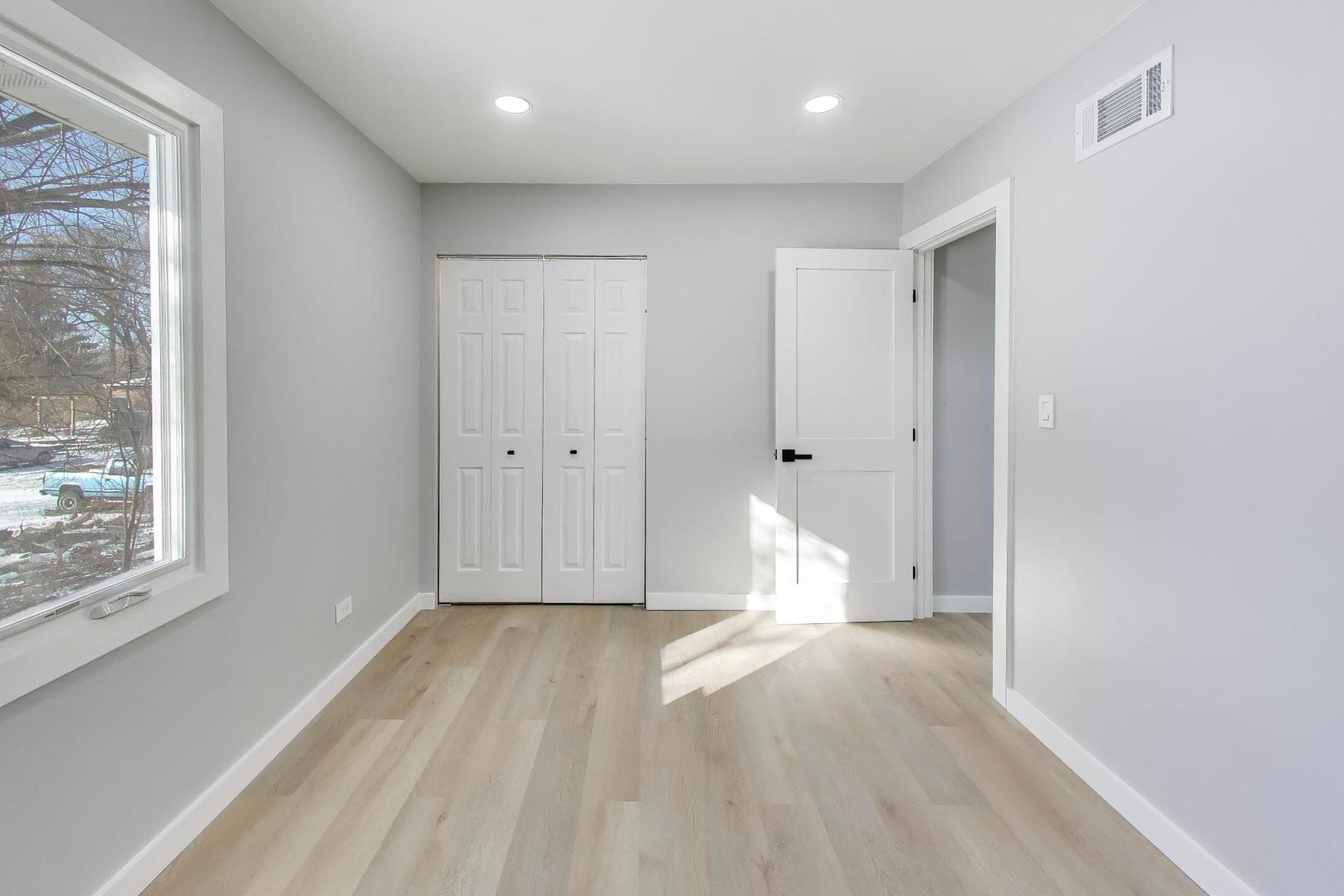 2N660 Valewood Road West Chicago, IL 60185 - Photo 11 of 22