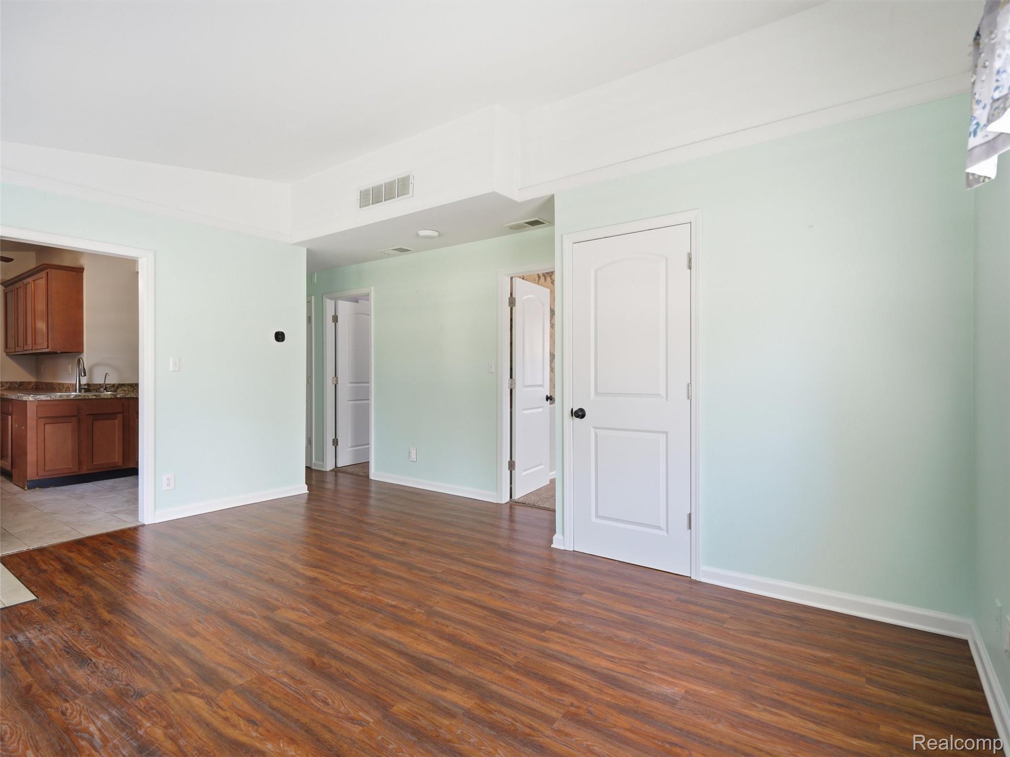 6271 Stephen Brighton, MI 48116 - Photo 9 of 28 31-DSC02237.jpg