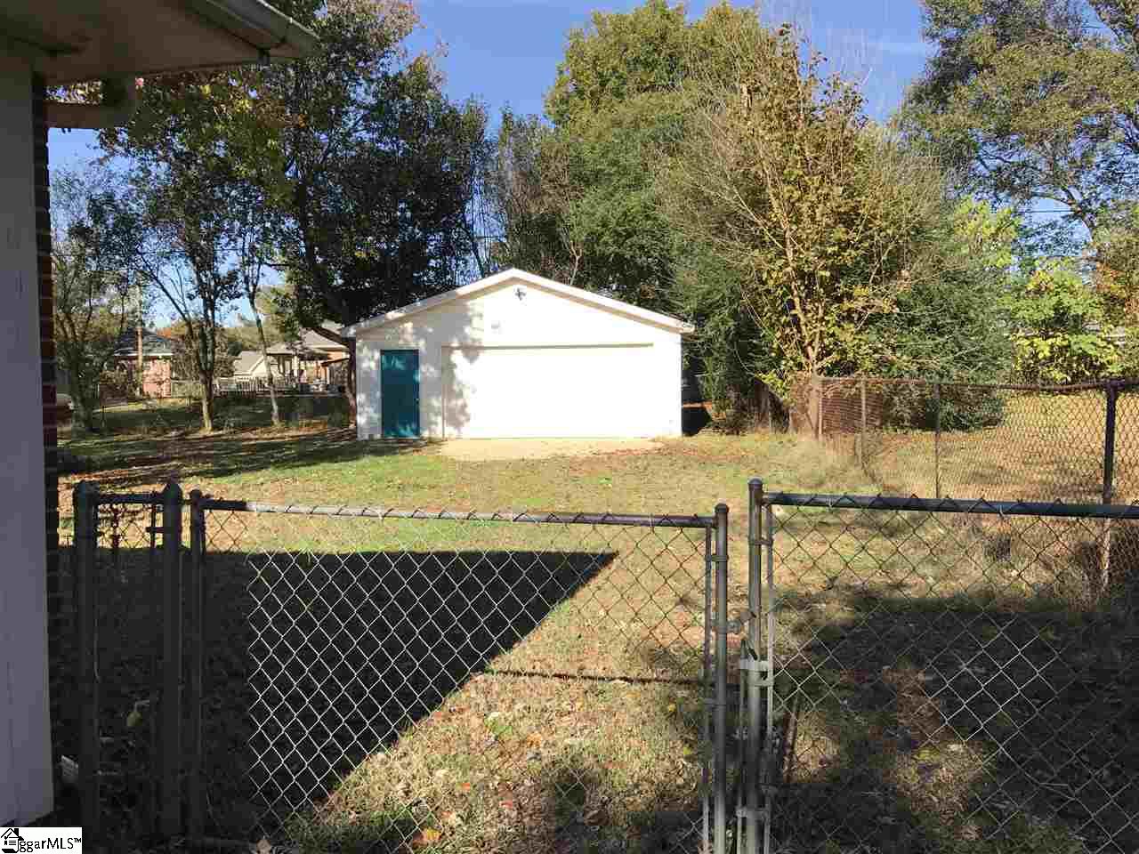 312 Hammett Bridge Road Greer, SC 29650 - Photo 3 of 16