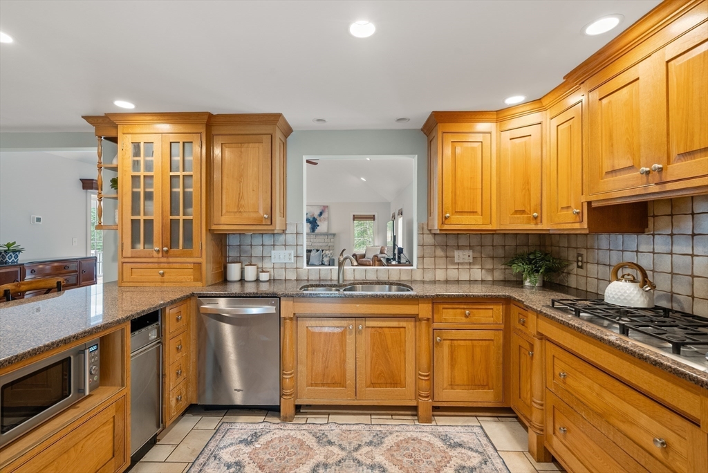 14 Harnden Road Foxboro, MA 02035 - Photo 13 of 40