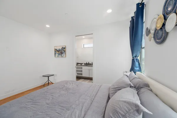 $3,400 | 2239 North MacGregor Way, Houston, TX 77004