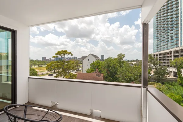 $3,400 | 2239 North MacGregor Way, Houston, TX 77004