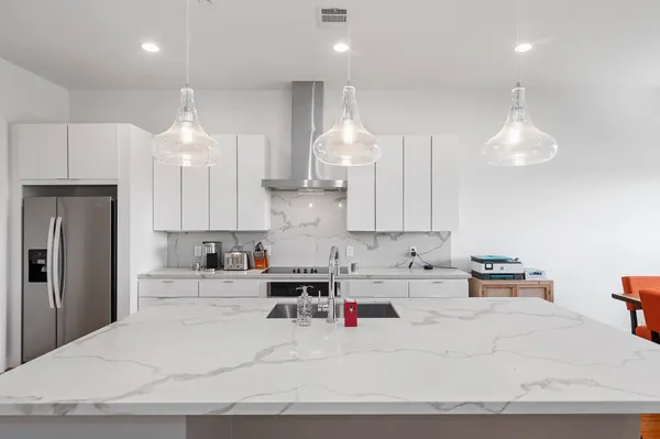 $3,400 | 2239 North MacGregor Way, Houston, TX 77004