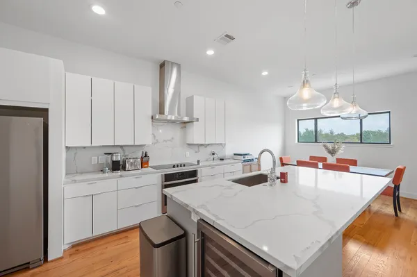 $3,400 | 2239 North MacGregor Way, Houston, TX 77004