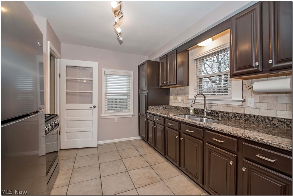 4935 Corliss Road Cleveland, OH 44124 - Photo 2 of 28