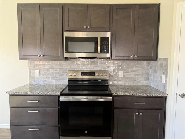 $1,850 | 510 Whirlaway Drive, Unit A, Jarrell, TX 76537