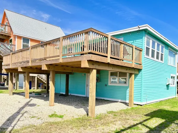 $325,000 | 110 Ocean Avenue, Surfside Beach, TX 77541
