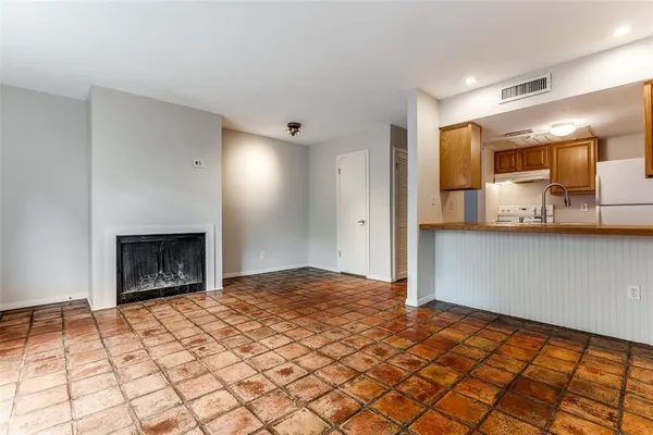 $155,000 | 2702 Douglas Avenue, Unit 143, Dallas, TX 75219