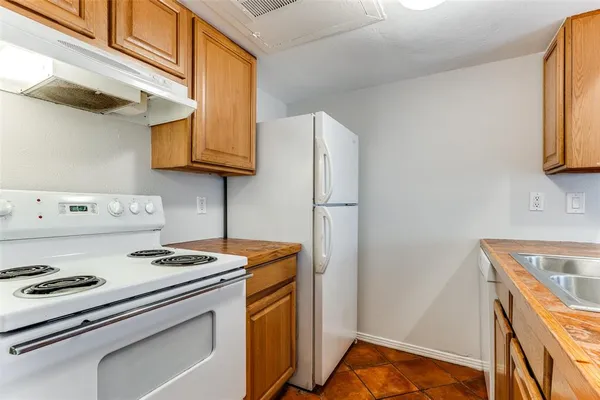 $155,000 | 2702 Douglas Avenue, Unit 143, Dallas, TX 75219