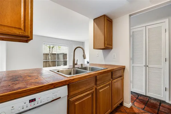 $155,000 | 2702 Douglas Avenue, Unit 143, Dallas, TX 75219
