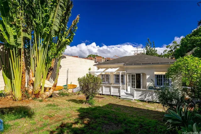 a view of house with yard