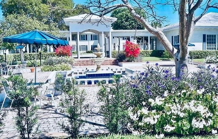 2221 Northeast 68th Street, Unit 932 Fort Lauderdale, FL 33308 - Photo 25 of 32 Fountain area with umbrellas and seating