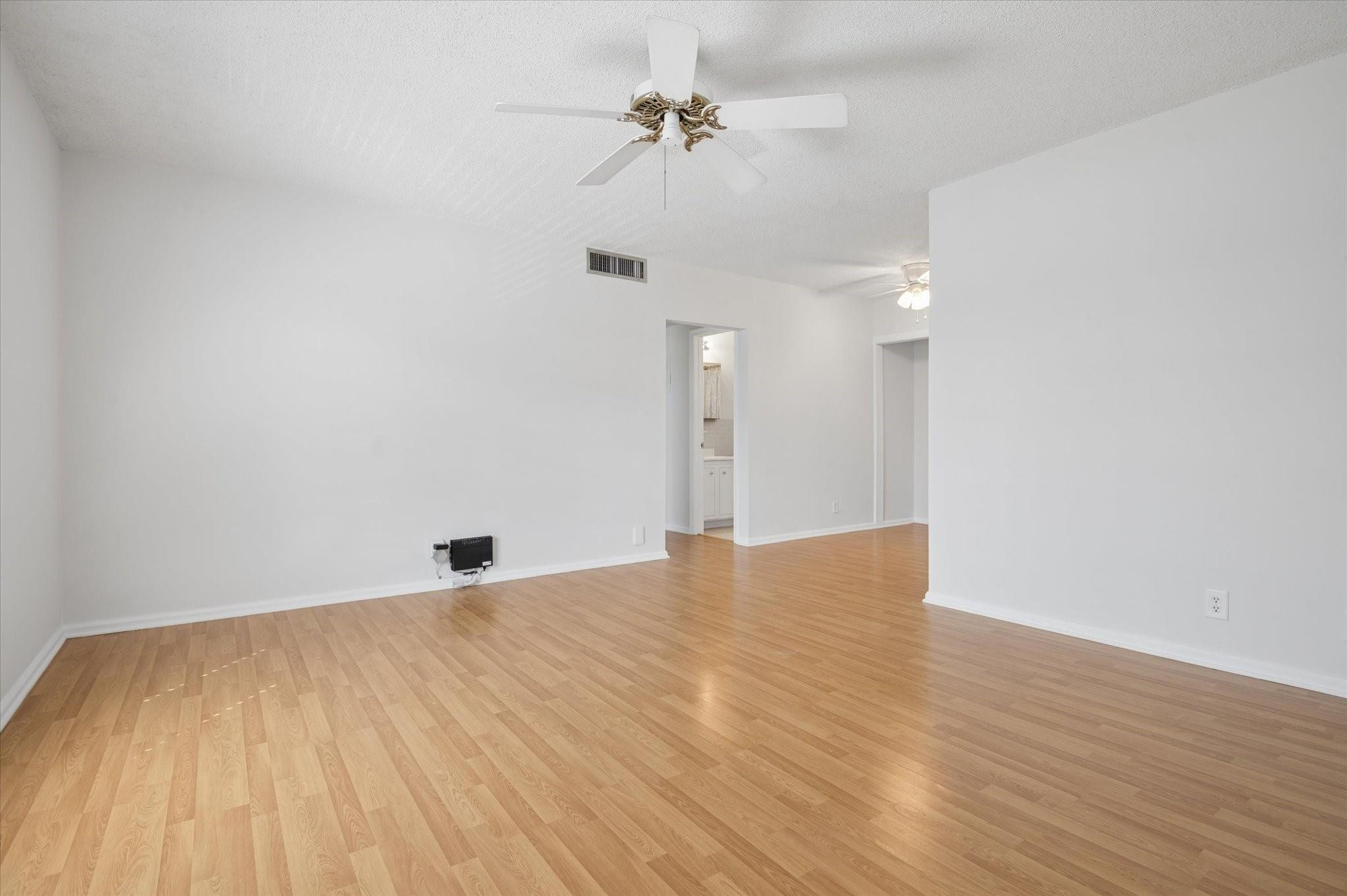 2221 Northeast 68th Street, Unit 932 Fort Lauderdale, FL 33308 - Photo 3 of 32 Living Room
