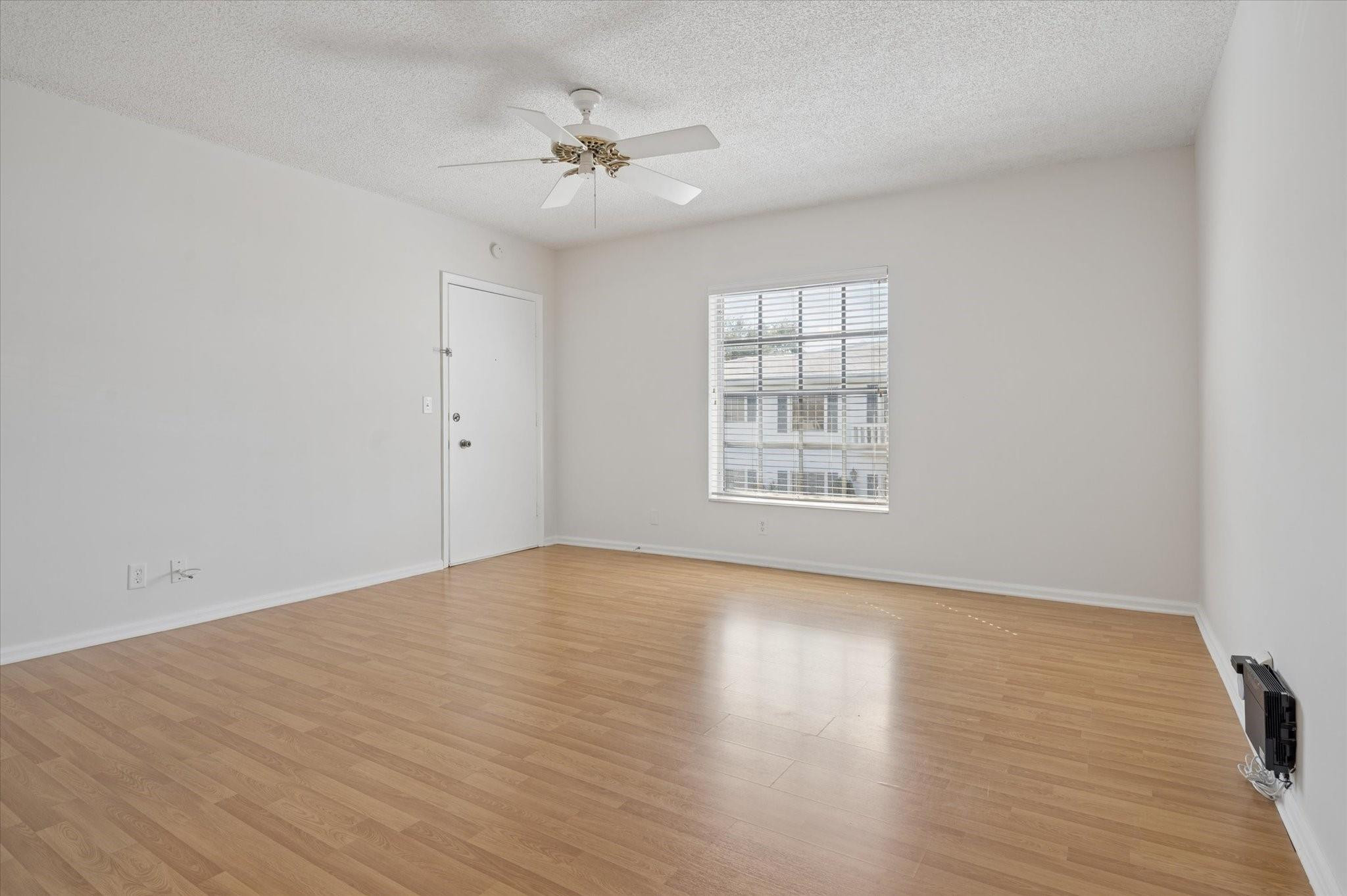 2221 Northeast 68th Street, Unit 932 Fort Lauderdale, FL 33308 - Photo 5 of 32 Living Room