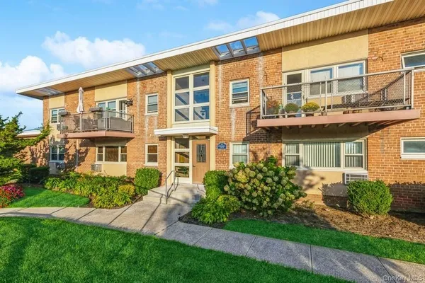 $359,999 | 4 Rose Street, Unit 7 C1, Oceanside, NY 11572